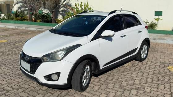 HYUNDAI HB20X 1.6 16V PREMIUM FLEX 4P AUTOMÁTICO HYUNDAI HB20X 1.6 16V PREMIUM FLEX 4P AUTOMÁTICO